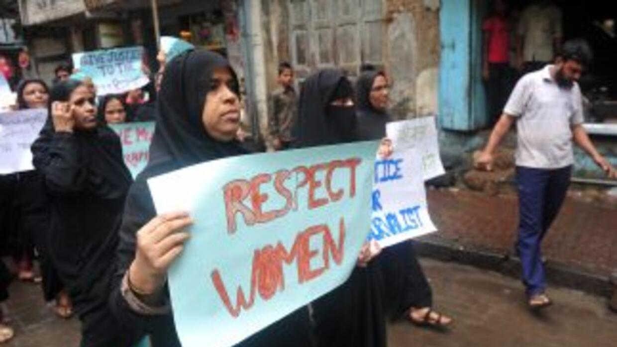 Resultado de imagen para imagenes de niÃ±a quemada viva en India tras denunciar que fue violada