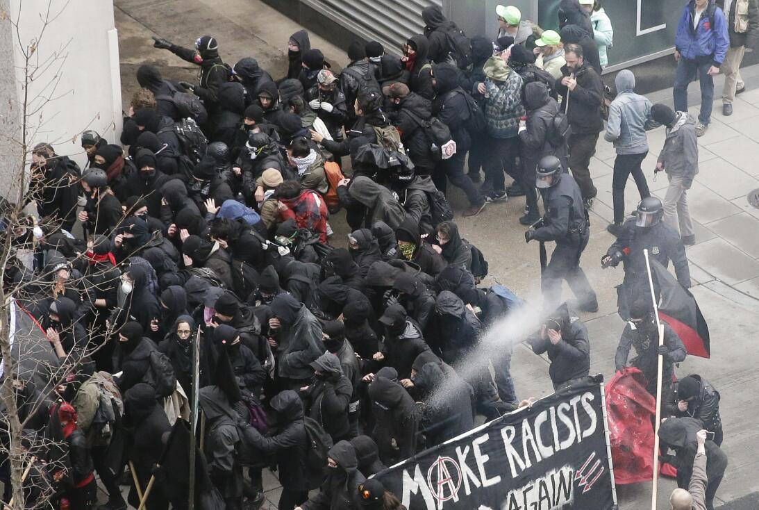 Al menos 90 personas han sido detenidas durante las protestas contra Tru...