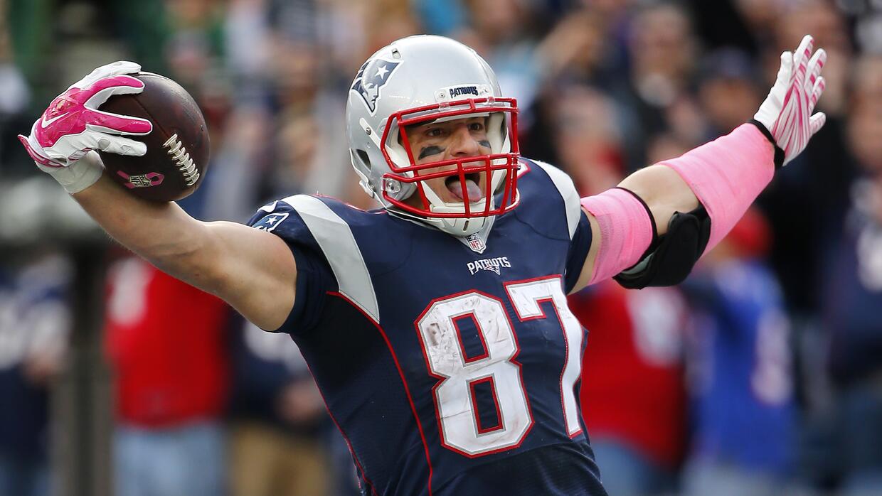 Rob Gronkowski festeja un touchdown en la temporada 2015.