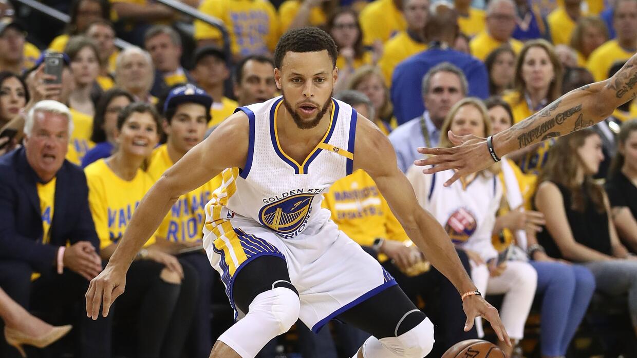 Stephen Curry anotó 22 puntos en tres cuartos.