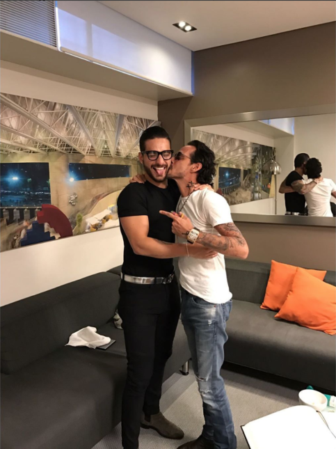 Resultado de imagen para maluma y marc anthony beso