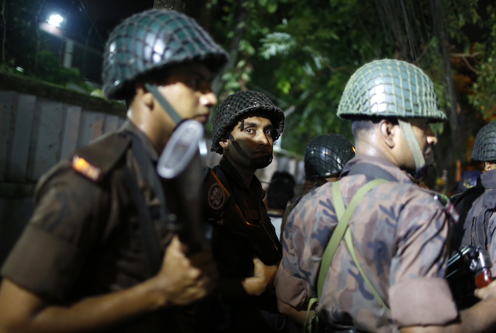 El grupo comando de Bangladesh actuó a las 7:40 de la mañana
