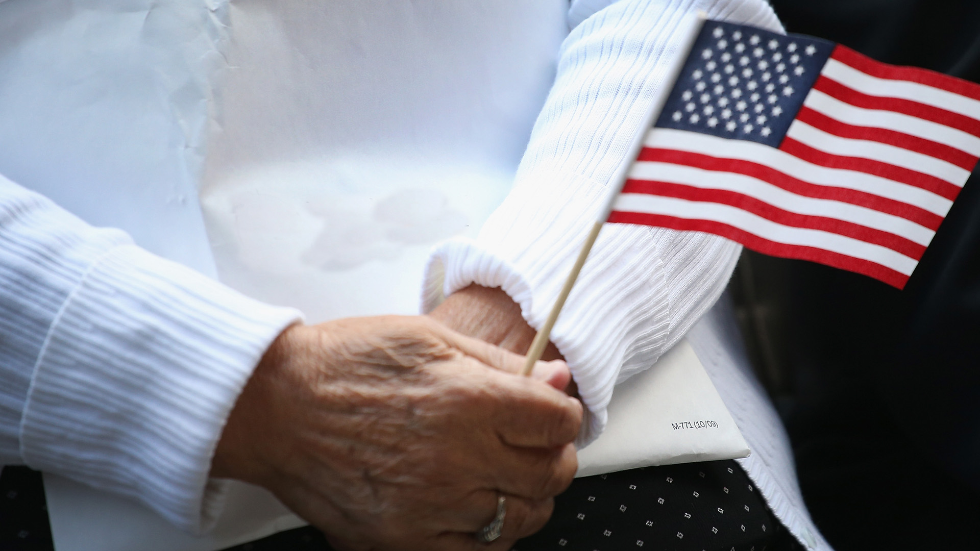 ¿En qué consiste el perdón por estadía ilegal en los Estados Unidos