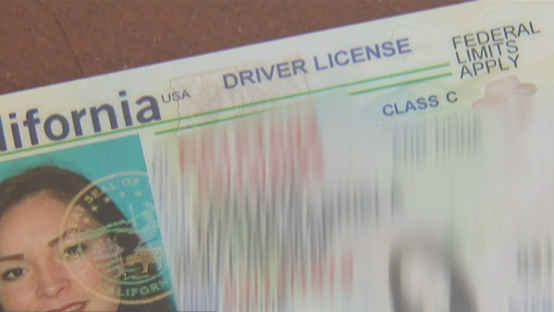 ¿Qué significa la frase 'Federal limits apply' que aparece en las