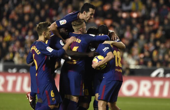 En fotos: Valencia y Barcelona empataron en juego marcado por la polémic...