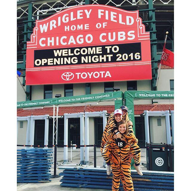 Fans de los Cubs comparten su emoción en las redes sociales por el inici...