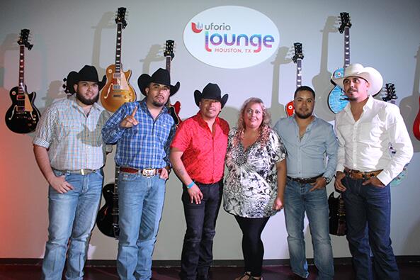 Afortunados radioescuchas pudieron tomarse la foto con la agrupación