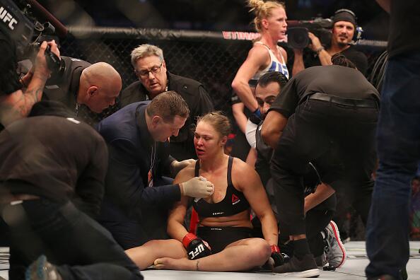 Holly Holm noqueó a Ronda Rousey y le arrebató el título gallo UFC para...