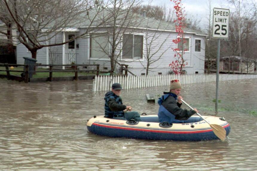 Las inundaciones de enero de 1995 obligaron a evacuar numerosas vivienda...
