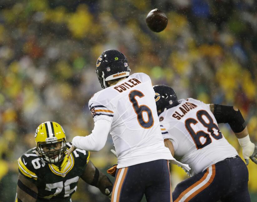 Los Chicago Bears vencieron sorpresivamente 17 - 13 a los Green Bay Pack...