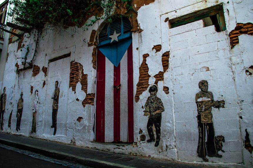 Lena del Sol, artista nacida en Toronto de padres puertorriqueños y cria...
