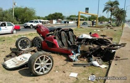 <b>Koenigsegg CCX </b><br/>Lugar: Monterrey, México<br/>Precio: $1,250,000<br/>Circunstancias: Este Koenigsegg CCX (chasis #067) con solo 1,721 millas en el odómetro, había sido listado recientemente a la venta en un concesionario en Texas.