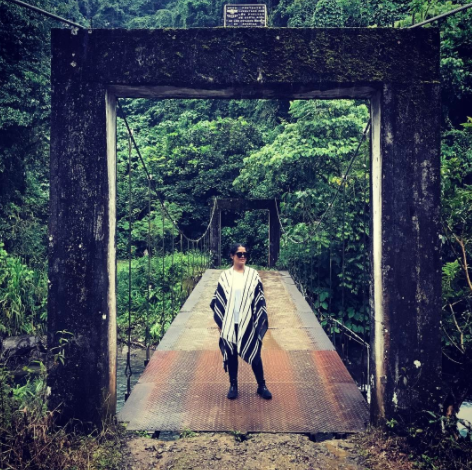 Salma Hayek en Costa Rica mono huevón