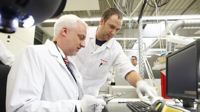 El gobierno de Trump pone la lupa sobre las visas de trabajo H-1B y H-2B para "detectar abusos"