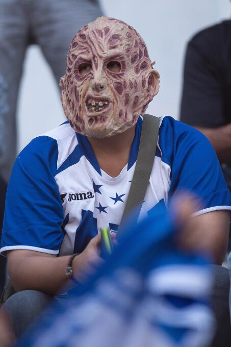 La afición hondureña hizo su parte llenando el Olímpico Metropolitano co...