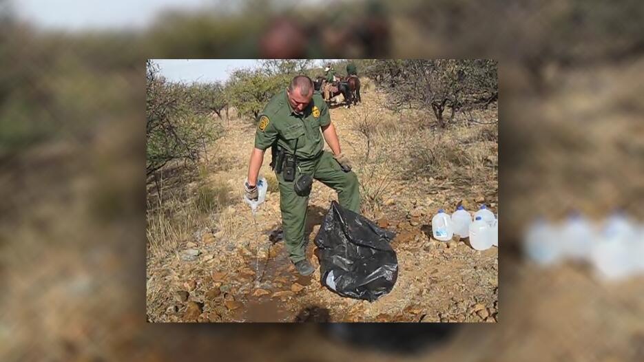 En fotos: No Más Muertes acusa a la Patrulla Fronteriza de destruir el a...