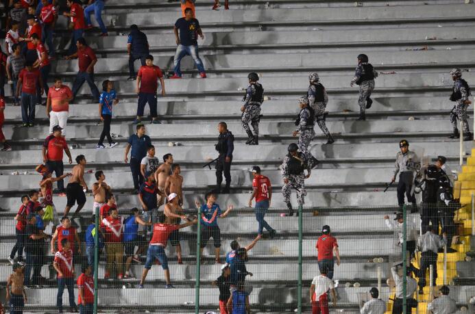 La violencia se desató en la tribuna tras el Veracruz vs. Tigres