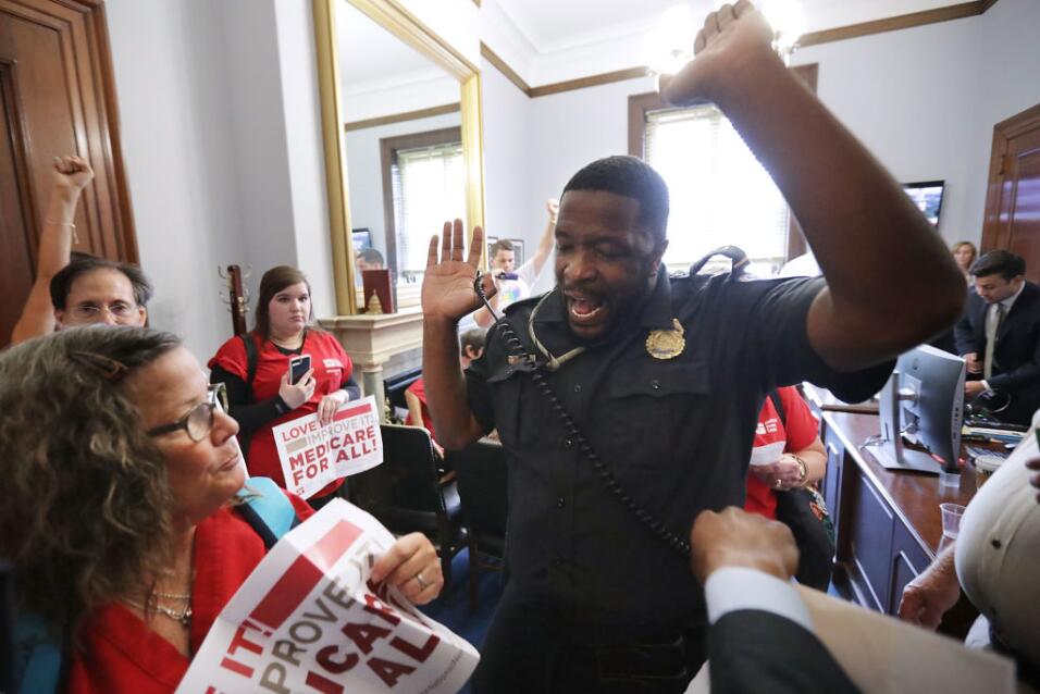 Los republicanos tienen 7 años tratando de reemplazar Obamacare, ¿por qu...