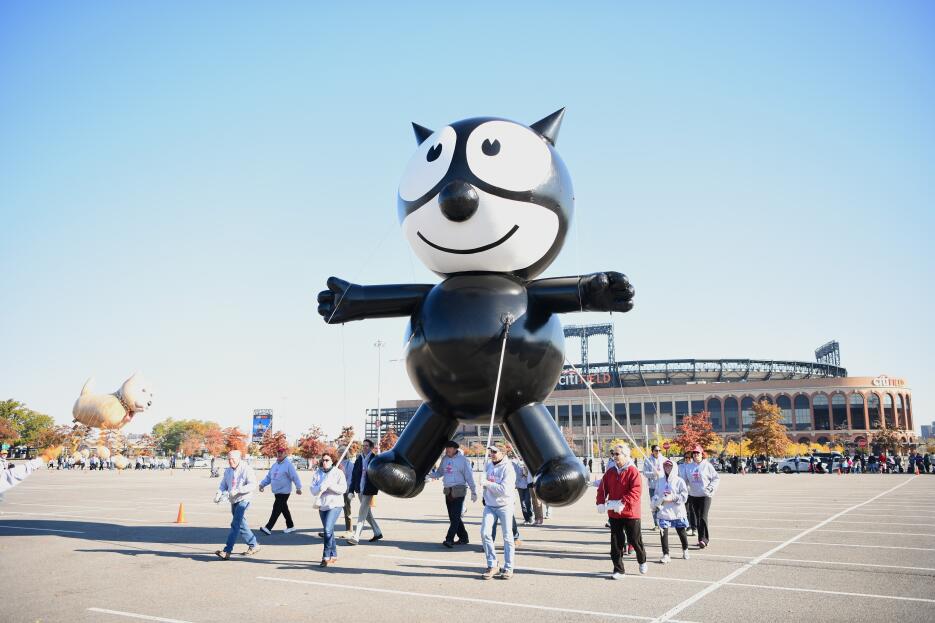 Este año regresa a formar parte del desfile el globo de El gato Félix, q...