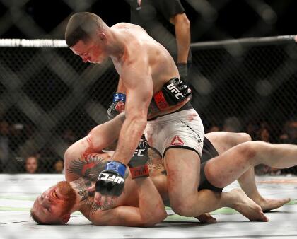 <b>Conor McGregor: </b>en 2016 el irlandés enfrentó a Nate DÃaz quien lo humilló llevándolo a la lona y obligándolo a pedir clemencia. Con una llave de sumisión, el californiano de origen mexicano acabó con su oponente después de una sangrienta pelea.