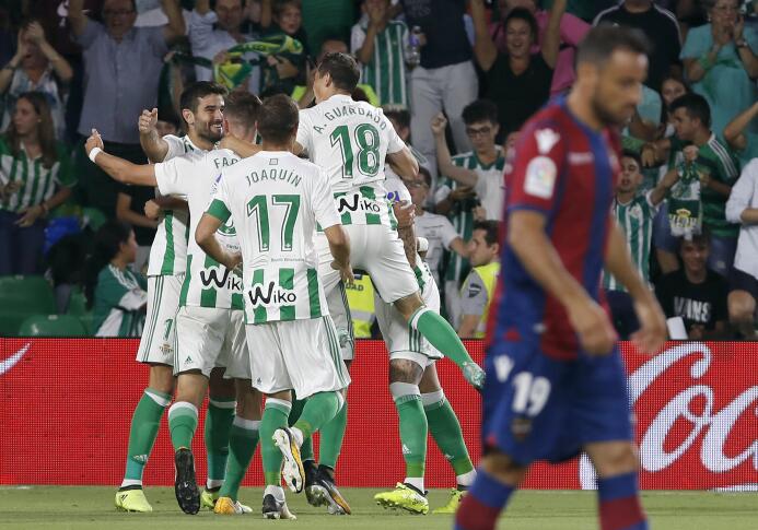 Betis, con Guardado, fue superior al Levante y lo goleó en el Benito Vil...