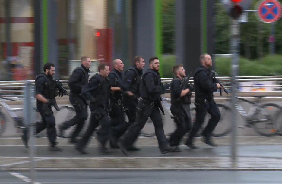 Imágenes de la persecución a los autores del tiroteo en Münich tiroteo%2...