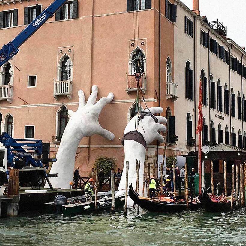 Manos en Venecia
