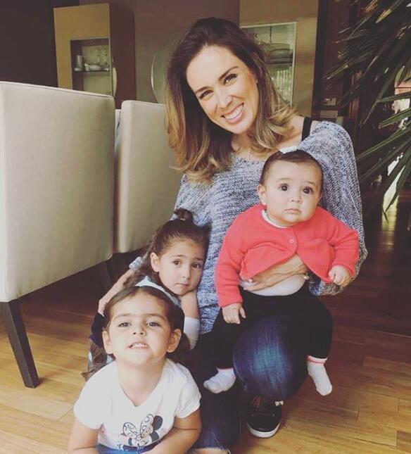 Las hijas de Jacky Bracamontes.
