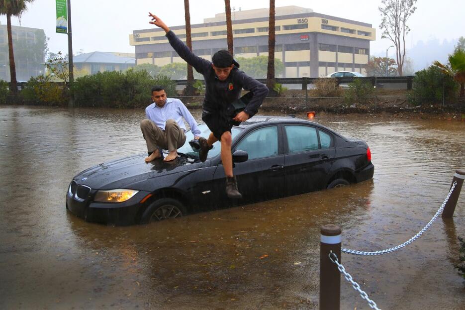 El Niño inunda ahora California