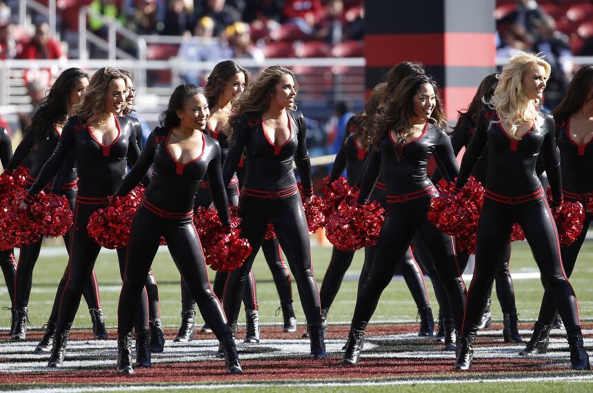 Las cheerleaders de los 49ers lucieron nuevamente estos hermosos diseños...
