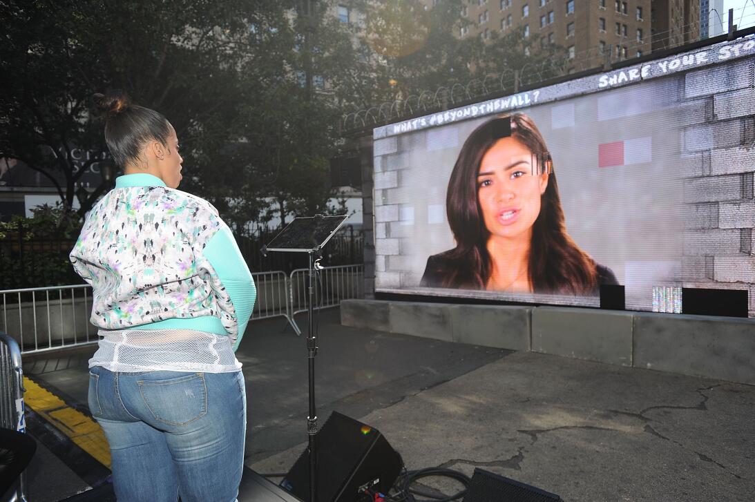 La actriz dominicana radicada en Brooklyn, Dascha Polanco, observa en el...