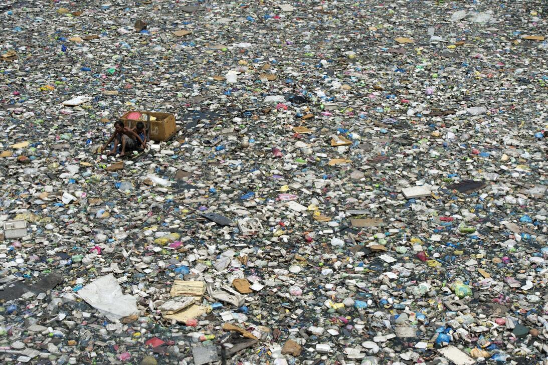 Entre 4.8 y 12.7 millones de toneladas de plásticos van a parar a ríos y...
