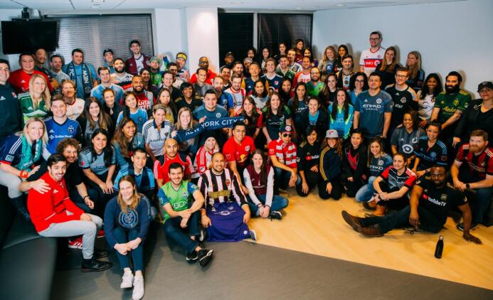 #Dress4MLS es una locura, desde maestros hasta doctores, todos vistiendo...