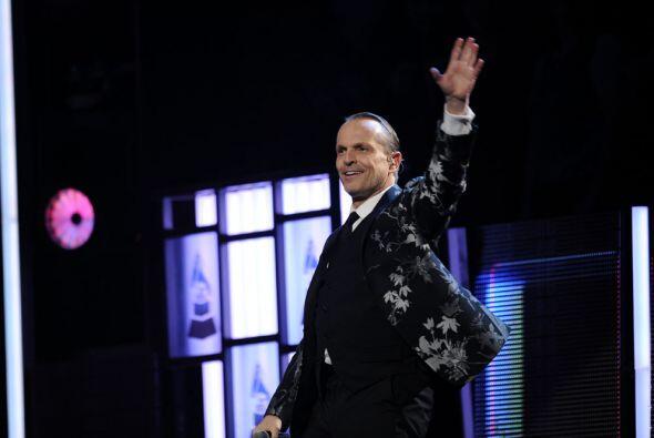 El agradecimiento de Bosé con la mano levantada lo dijo todo, no tenía p...