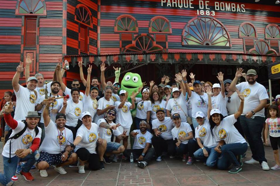 Empleados de Univision Puerto Rico y voluntarios recorren la isla como p...