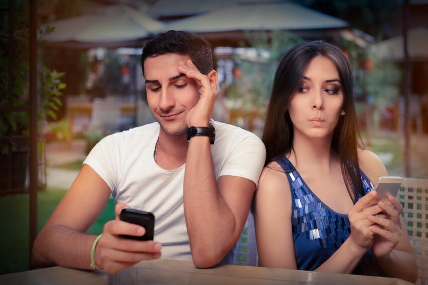 Descubre cómo tu intuición dirá si tu pareja te engaña shutterstock_2171...
