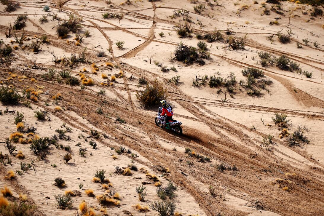 Las 20 postales de paisajes durante la dura competencia en el Rally Daka...
