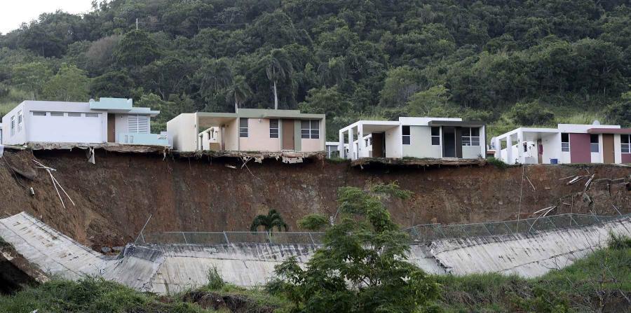 El derrumbe que dejó las residencias prácticamente en el aire es de 32 p...
