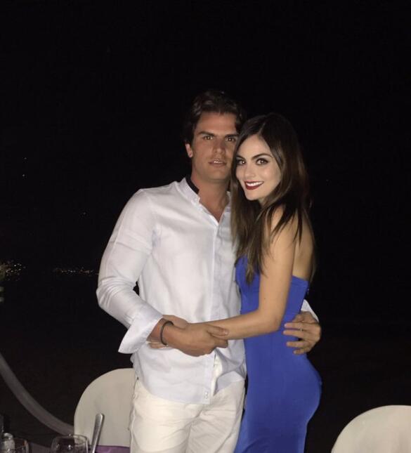Ximena Navarrete y novio