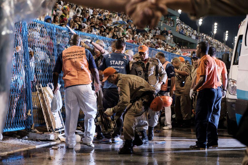 Un accidente con al menos 20 heridos empaña el comienzo del carnaval de...