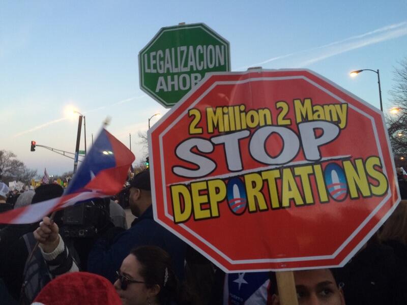 Imágenes de la protesta fuera del UIC Pavilion