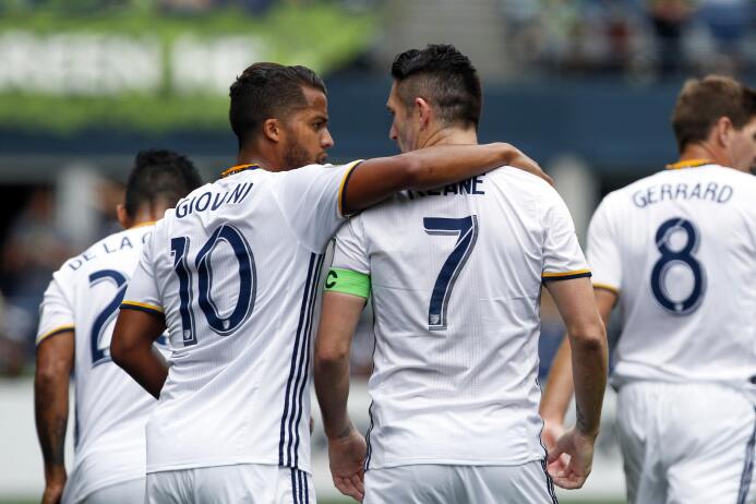 Giovani dos Santos y Robbie Keane