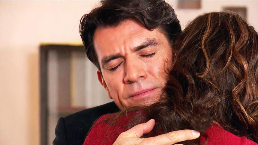¡Julia y Arturo ya no pueden ocultar su amor!