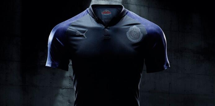 Las playeras para la temporada 2017-18 comenzaron a develarse Chivas.jpg