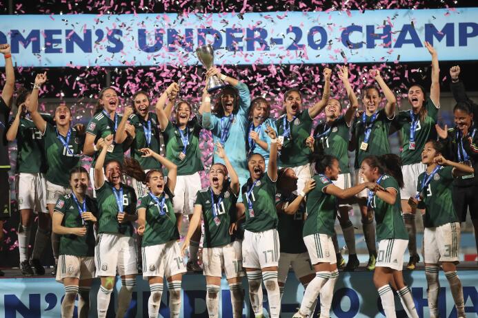Así fue la premiación y el festejo del histórico triunfo del Tri femenil...