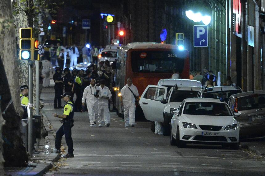 La noche en Barcelona tras un día de terror GettyImages-833992998.jpg