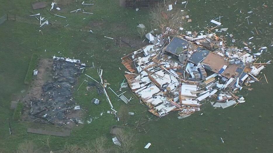 Destrozos en Sealy, Texas tras tormenta del pasado martes.