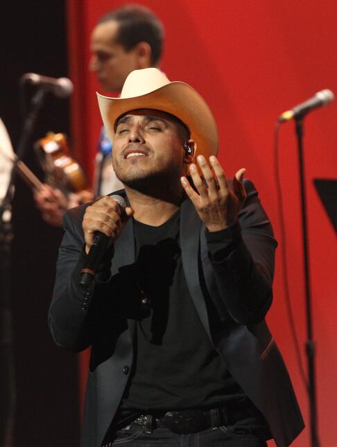 Espinoza Paz interpretó su éxito "Olvido intencional" en el ev...