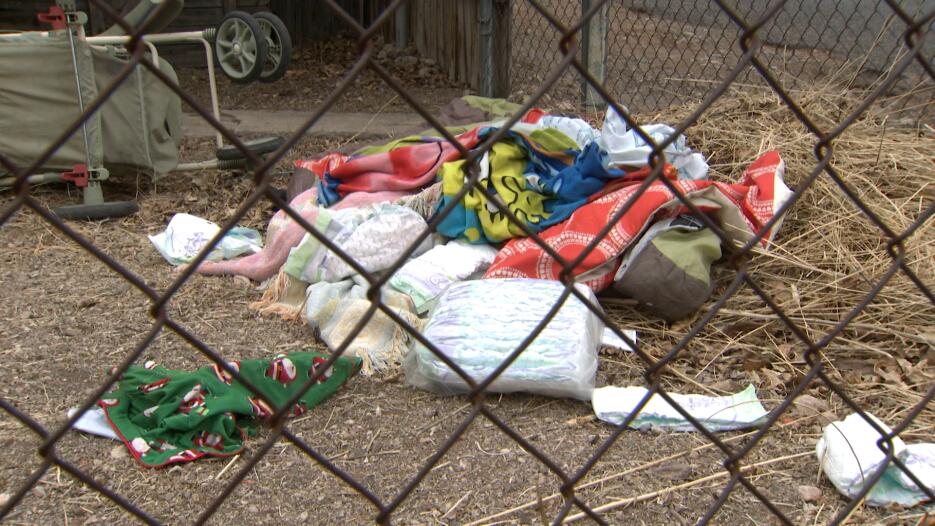 En fotos: La vivienda donde una madre tenía a sus tres niños en condicio...