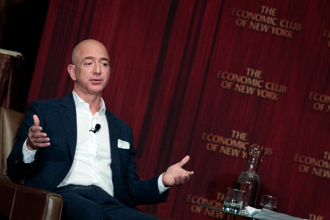 #5: Jeff Bezos, fundador y director ejecutivo de Amazon. Fortuna estimad...
